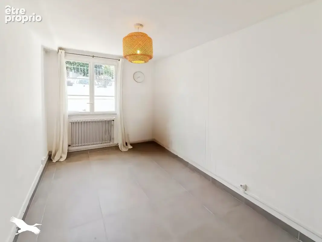 A VENDRE - Marseille 13013 - Appartement à vendre - T4 - 88 m² avec balcon et cave - photo 7
