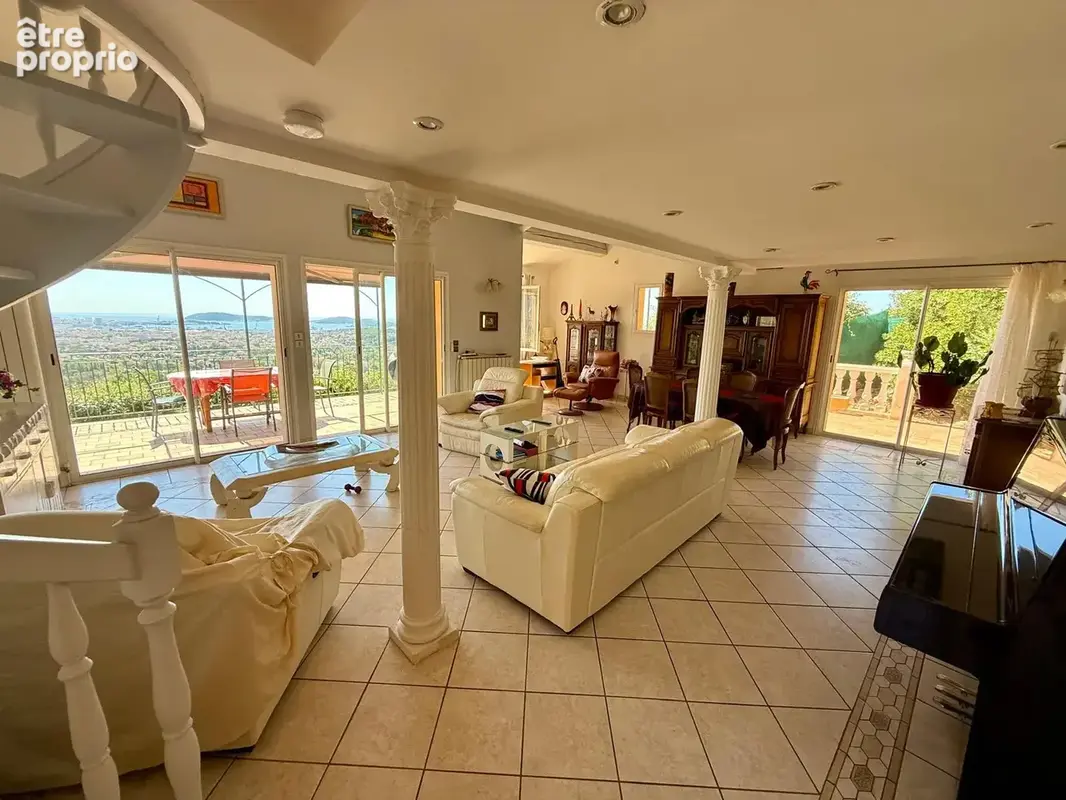 VILLA 120m2, T5 avec Vue Panoramique, jardin, Garage et Piscine à Toulon Ouest - photo 9