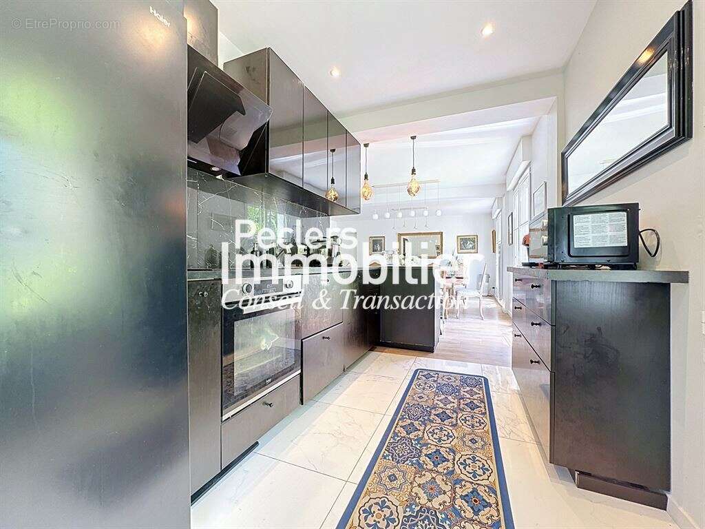 Appartement 3 / 4 pièces en rez de jardin dans un domaine privé d'exception. - photo 3