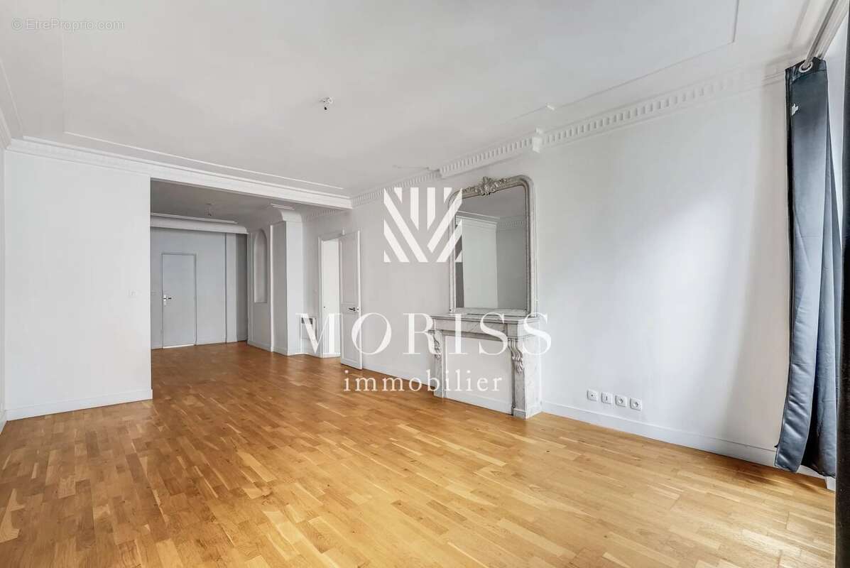 Appartement à PARIS-8E