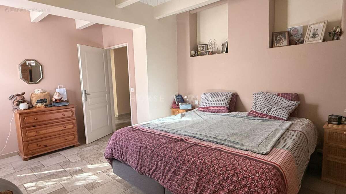 Belle propriété avec deux logements et dépendances - photo 8
