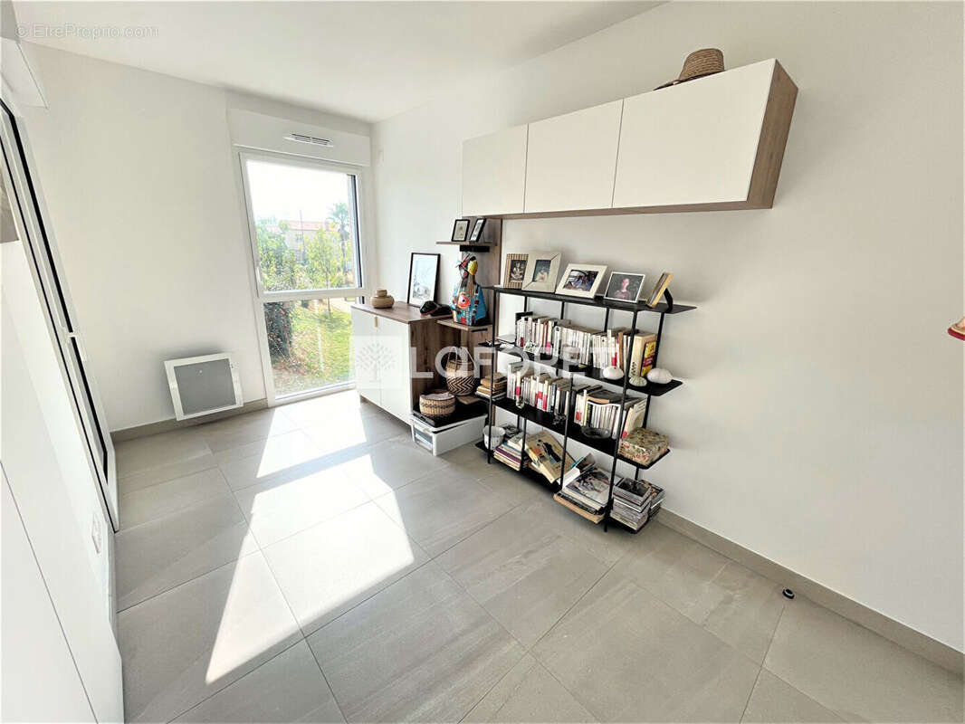 Appartement à SAINT-LAURENT-DU-VAR