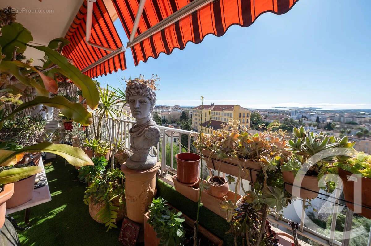 Appartement à HYERES