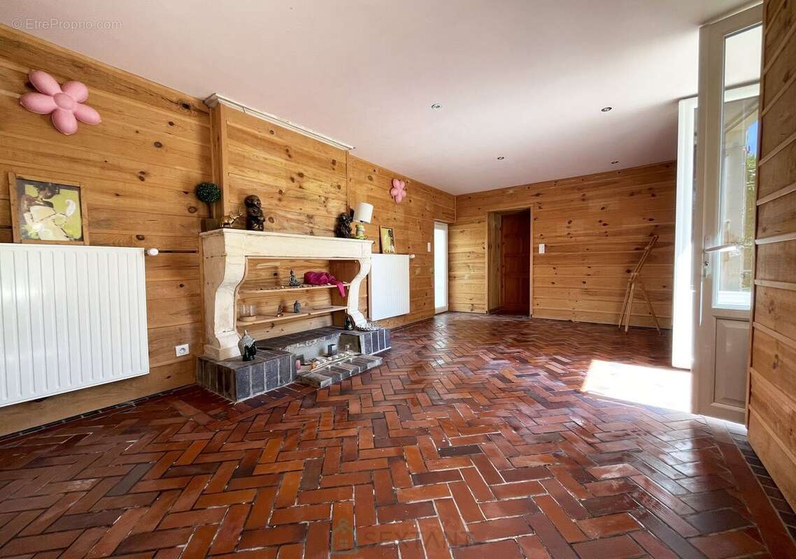 Belle propriété de 325² avec jardin de 3 660m² et dépendances - photo 11