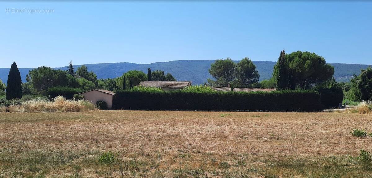 Terrain à MENERBES
