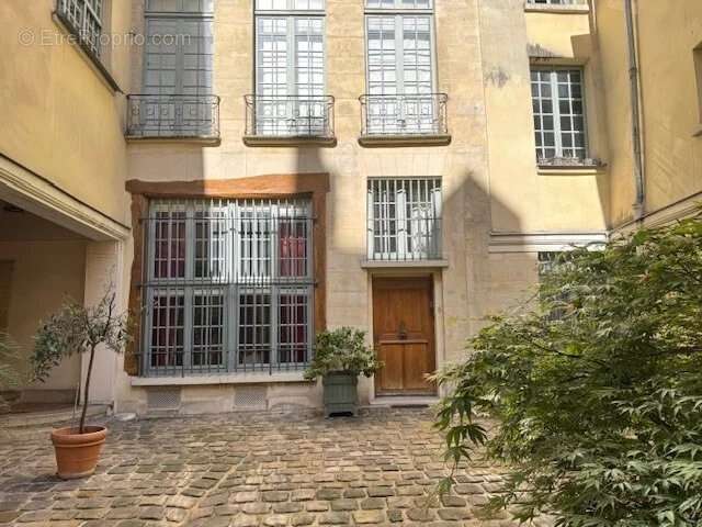 Appartement à PARIS-4E