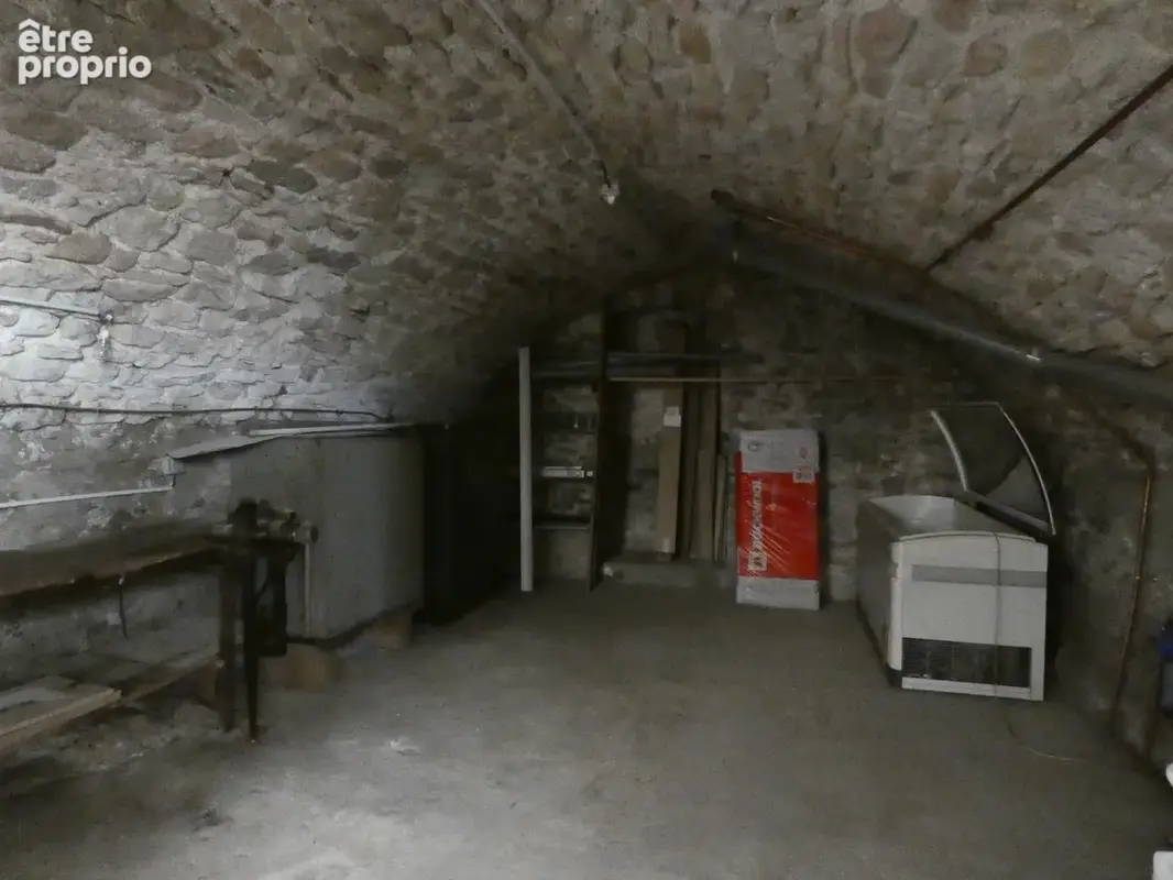 Bagard, centre du village , maison sur trois niveaux avec garage - photo 12