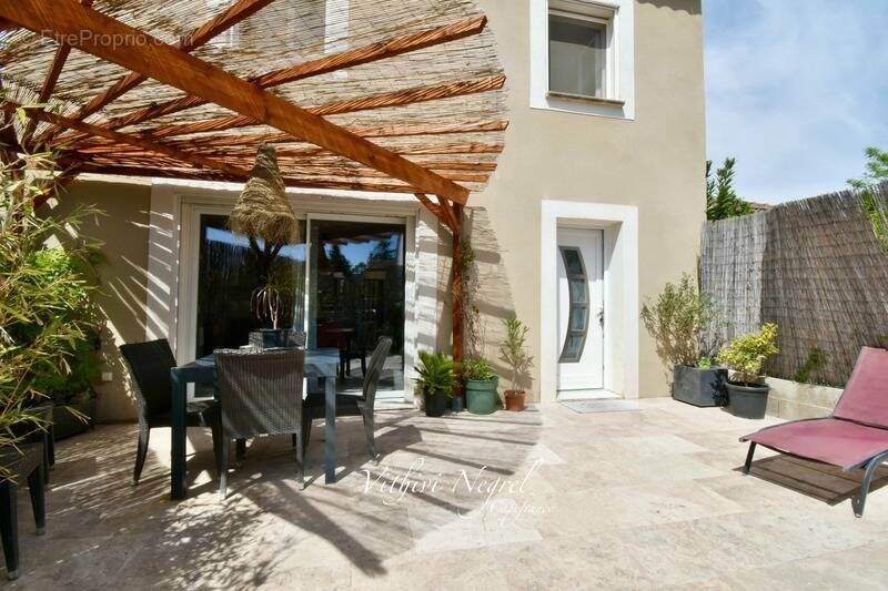 Maison à MOURIES