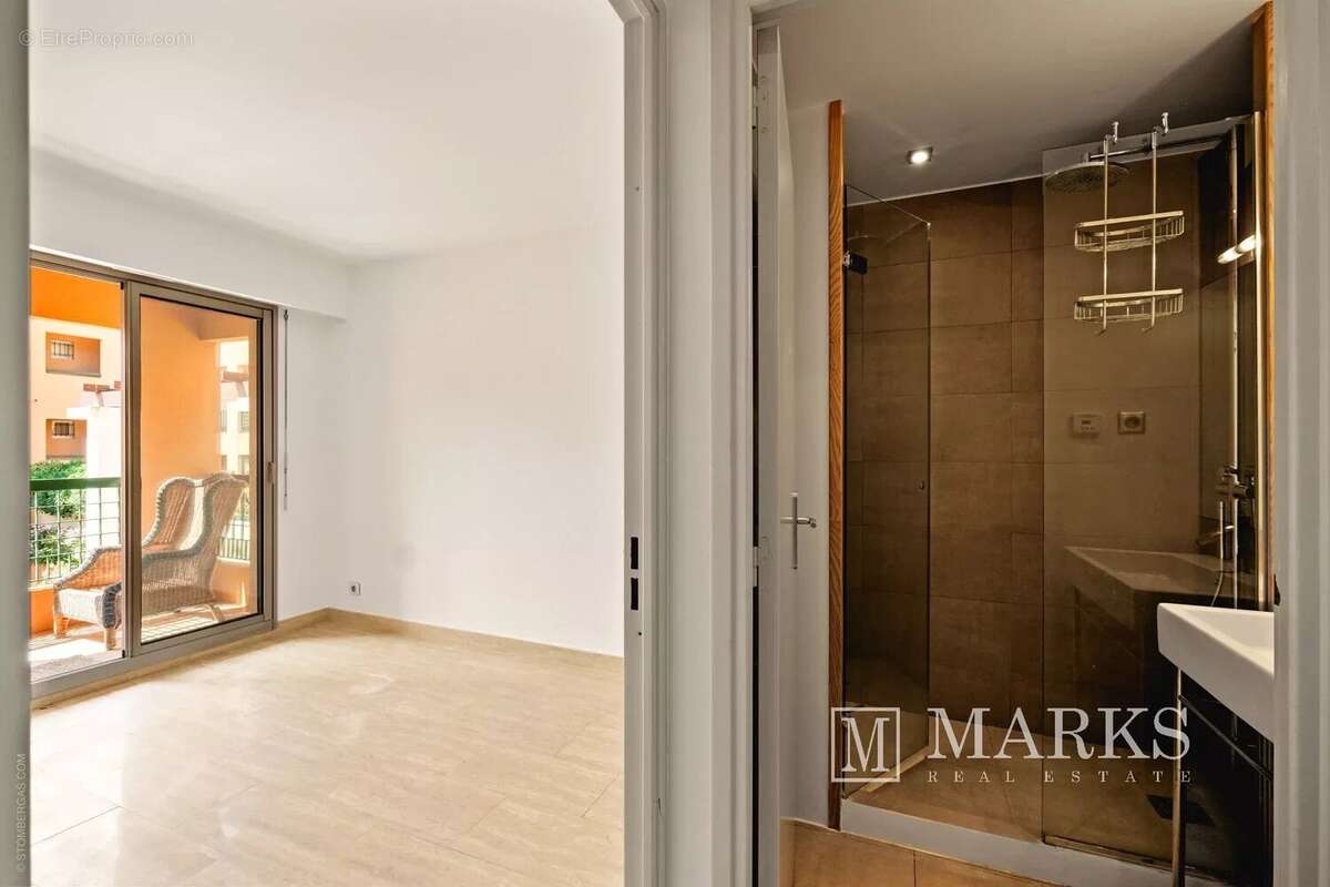 Appartement spacieux de trois chambres avec vue mer - photo 17