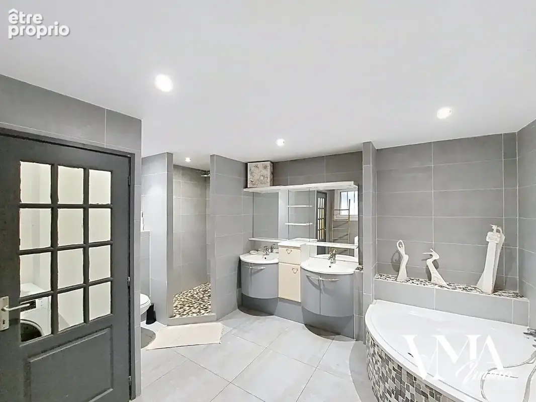 Maison familiale 4 chambres avec garage de 50 m2, jacuzzi et terrain de pétanque. - photo 9