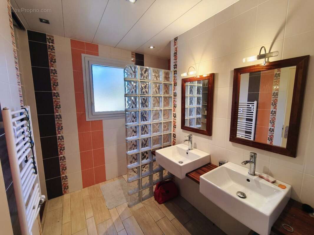 Maison à LES HERBIERS