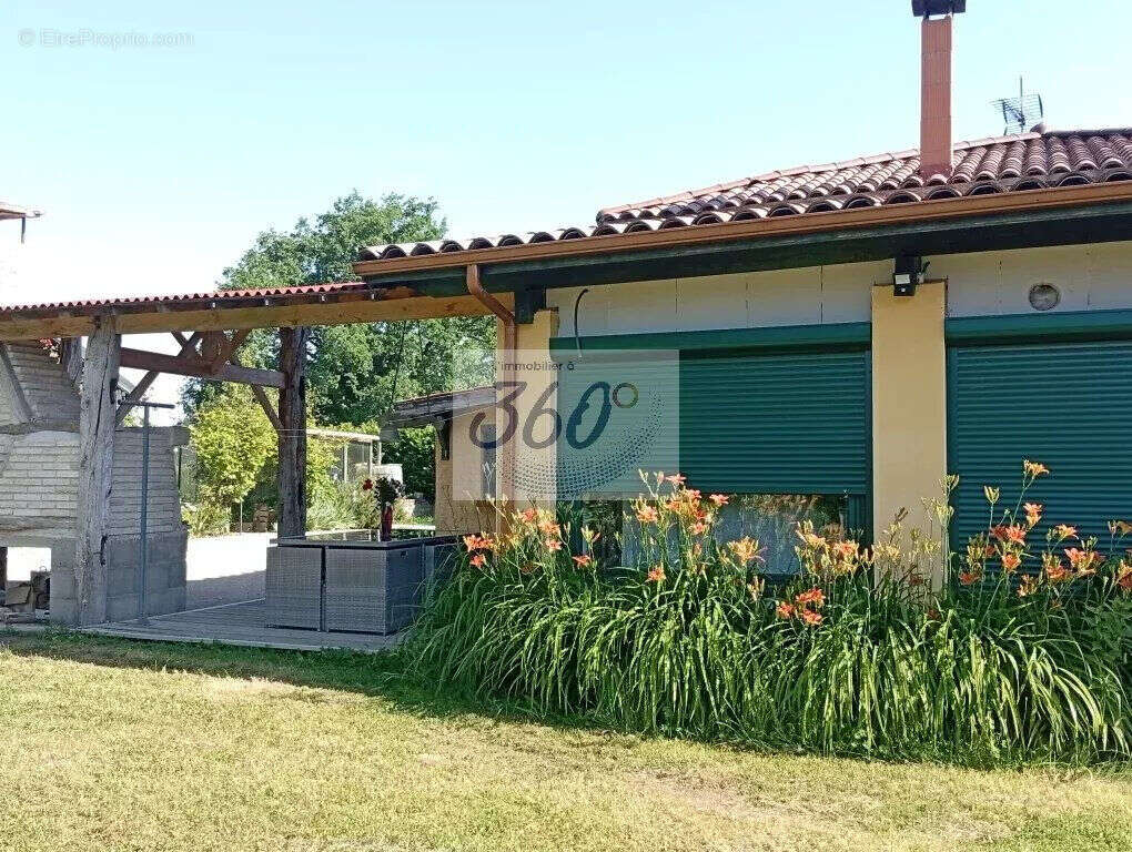 Maison 220 m² à Montracol  - photo 3