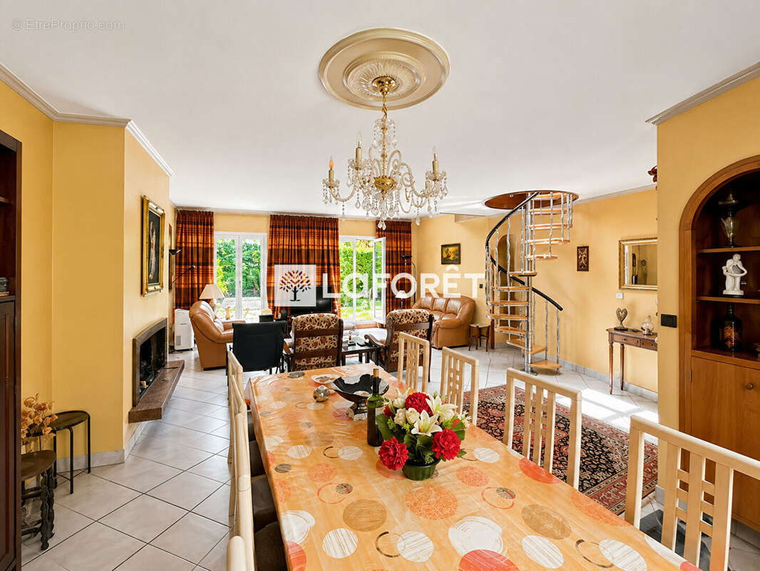 MENNECY - Village Levitt - Maison familiale indépendante 7 pièces - 137 m² - Terrain de 680 m² - photo 13