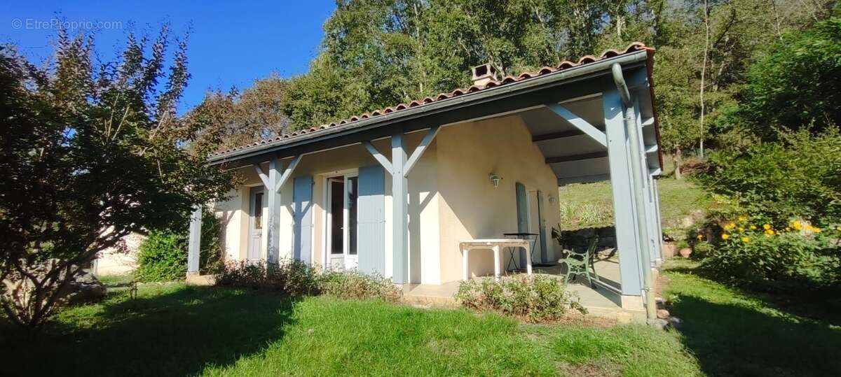 Maison à MAUZAC-ET-GRAND-CASTANG