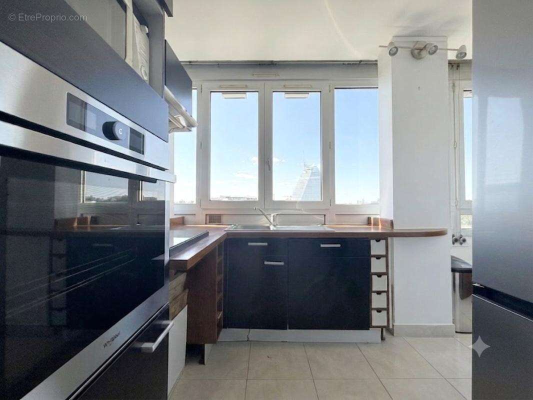 3 pièces limite Paris 15e ! - photo 3