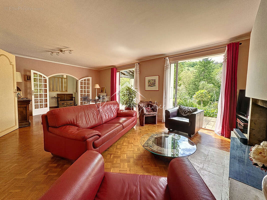 Maison à SAINT-GEORGES-DE-LUZENCON