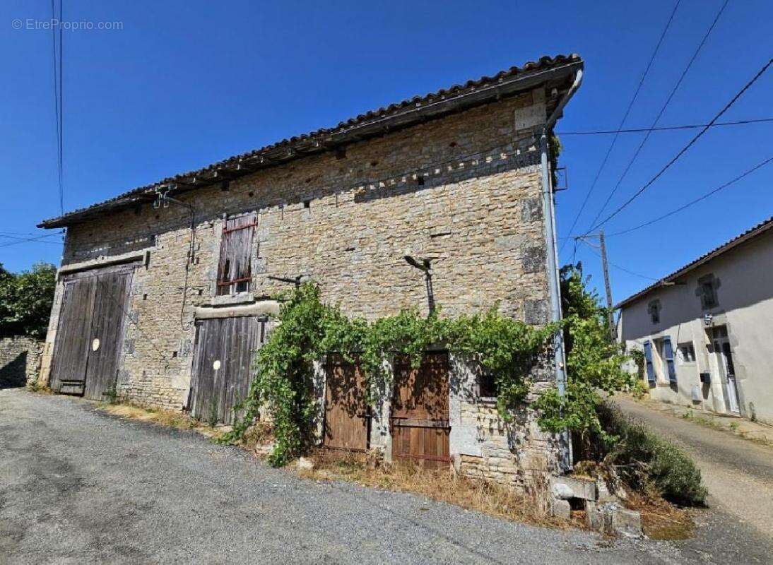Maison à NANTEUIL-EN-VALLEE