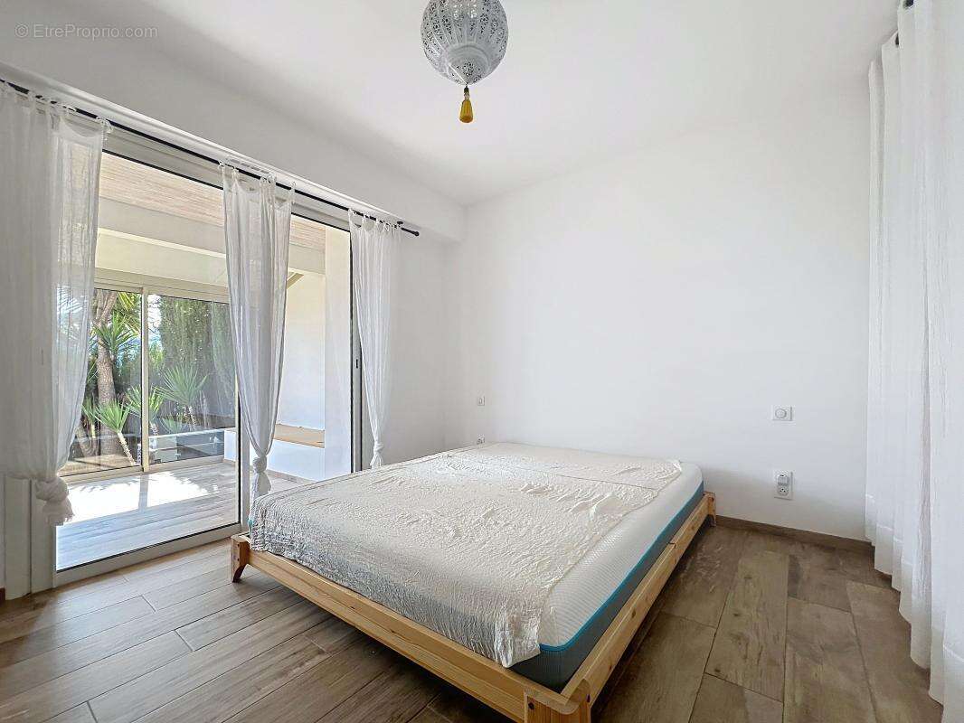 Appartement à VILLENEUVE-LOUBET