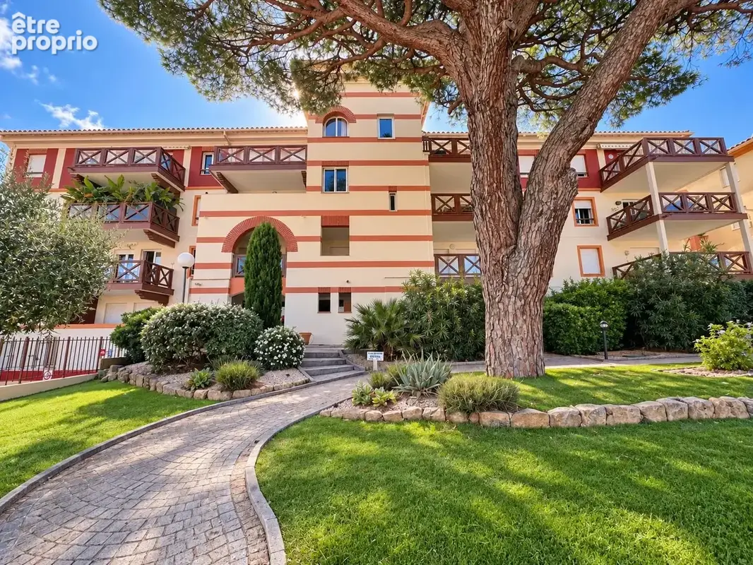 Port fréjus - studio avec chambre fermée, terrasse et vue sur le port - photo 2