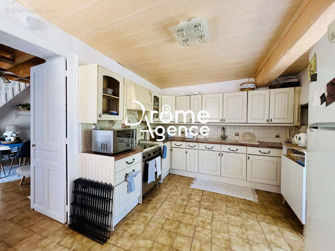 Maison 105 m² à Peyrus  - photo 4
