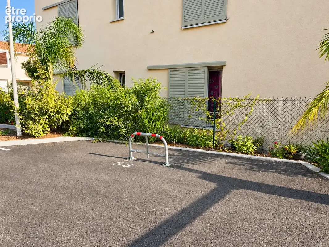 Six-Fours-les-plages - place de parking dans une résidence sécurisée de 2025 - photo 2