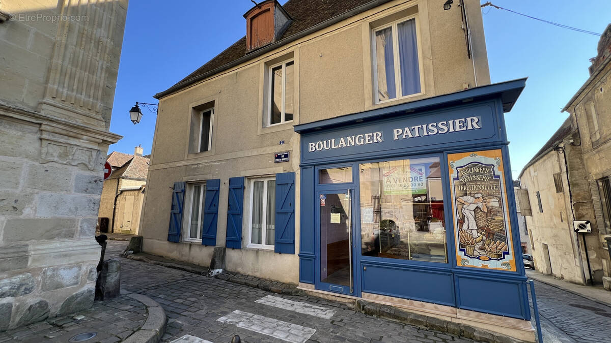 Commerce à MONTFORT-L'AMAURY