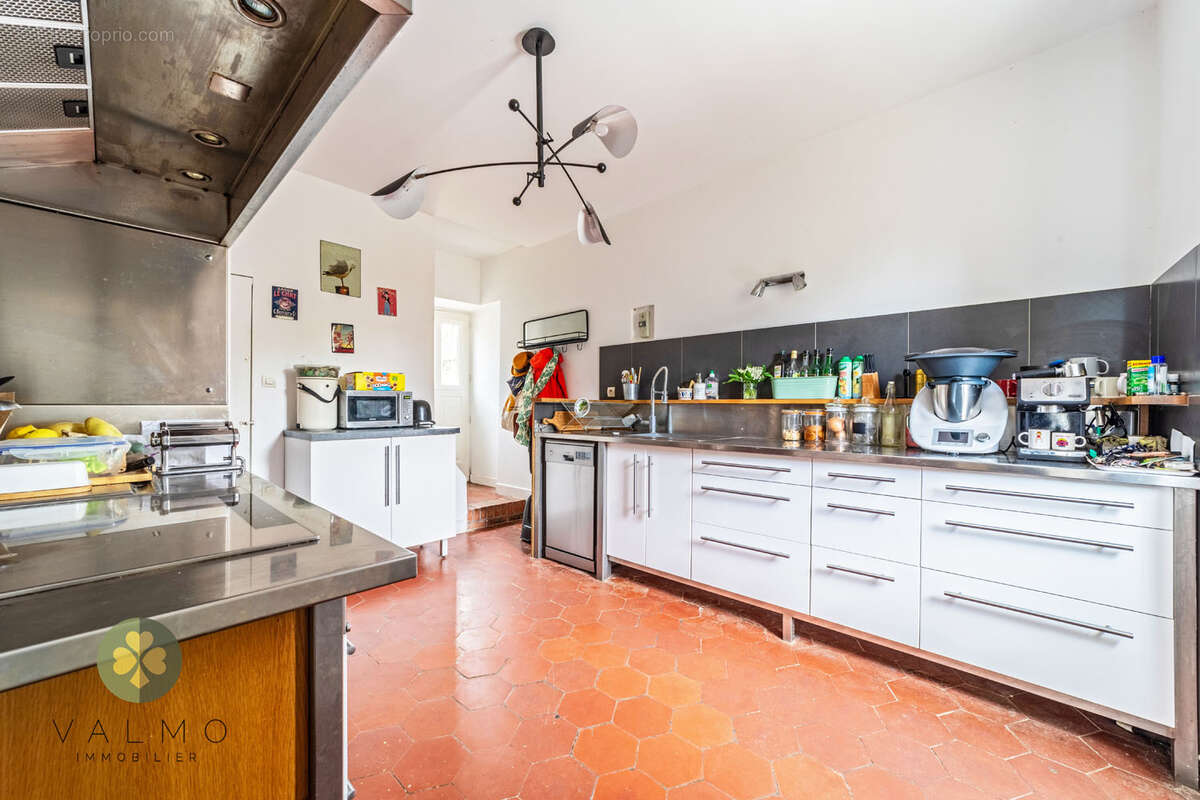 Maison à LA QUEUE-LES-YVELINES