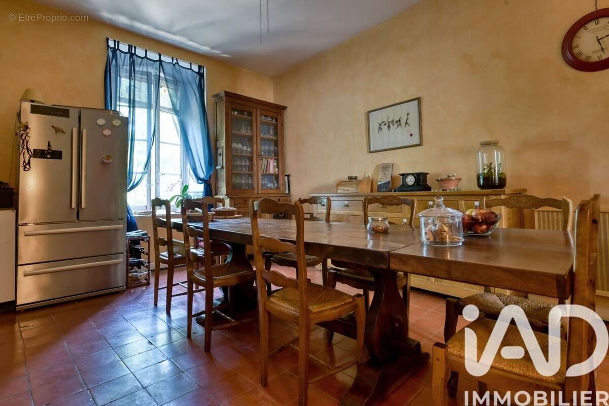 Maison 845 m² à Monze  - photo 8