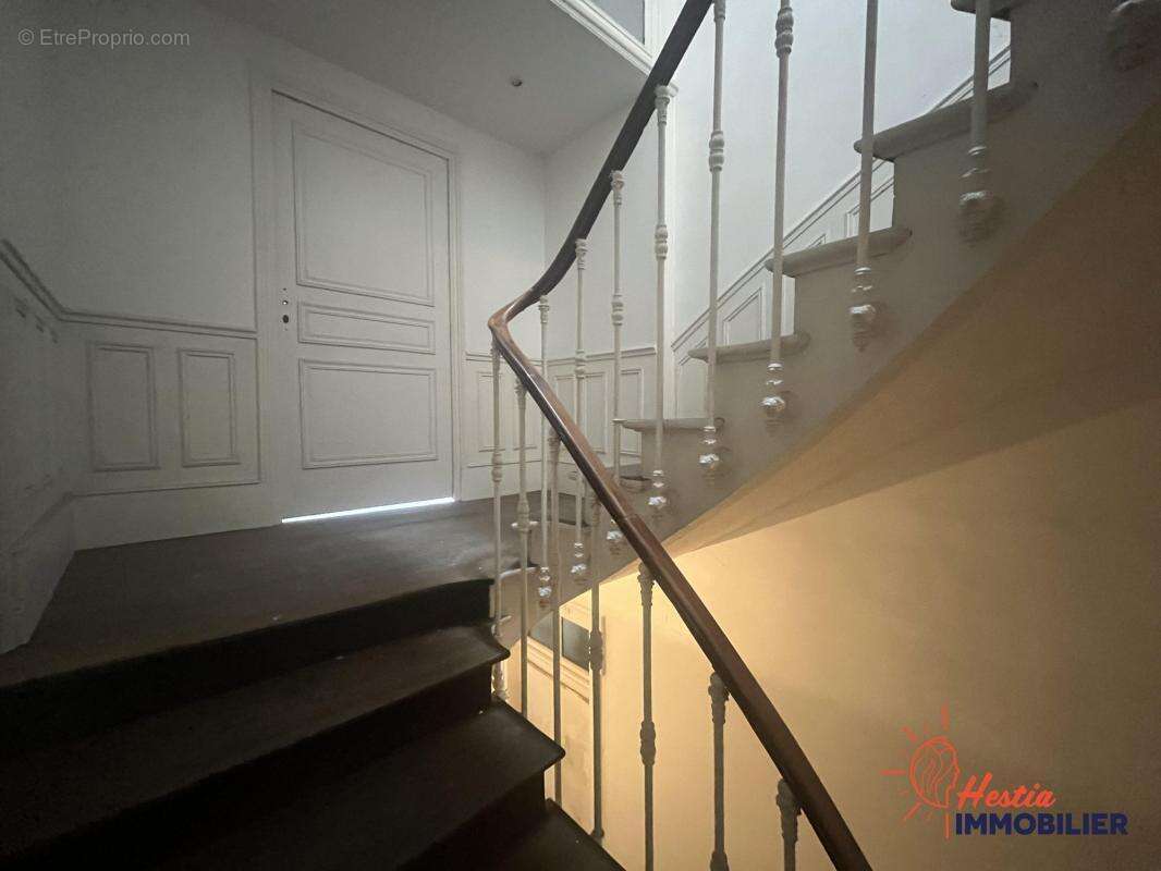 Appartement à AY
