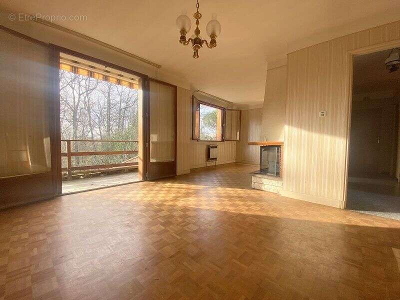 Maison à BRUGUIERES