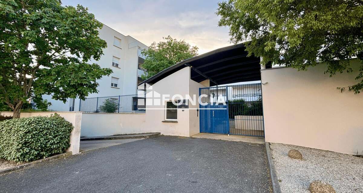 Dans résidence récente sécurisée avec gardienne, 2 pièces 33 m2 avec grand balcon + pkg en sous-sol, vendu libre de locataire - photo 6