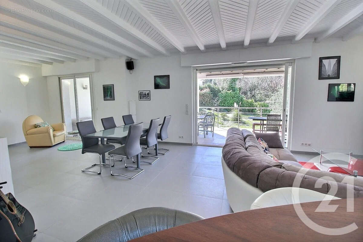 Maison à ROQUEFORT-LES-PINS