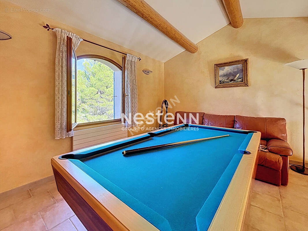 Calme absolu aux portes de la campagne - Villa indépendante de 166m2 habitables, 6 pièces, 4 chambres, vaste jardin, garage, pis - photo 7