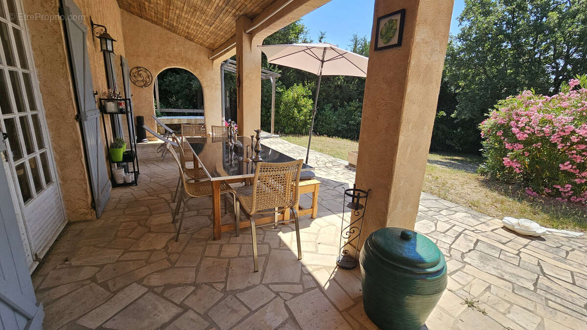 Maison à BAGNOLS-EN-FORET