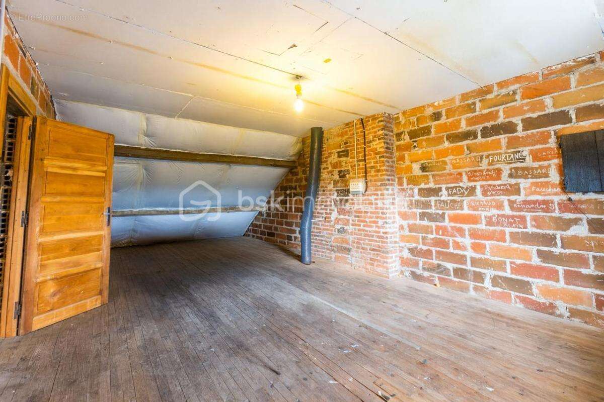 Maison à PIERRE-BUFFIERE