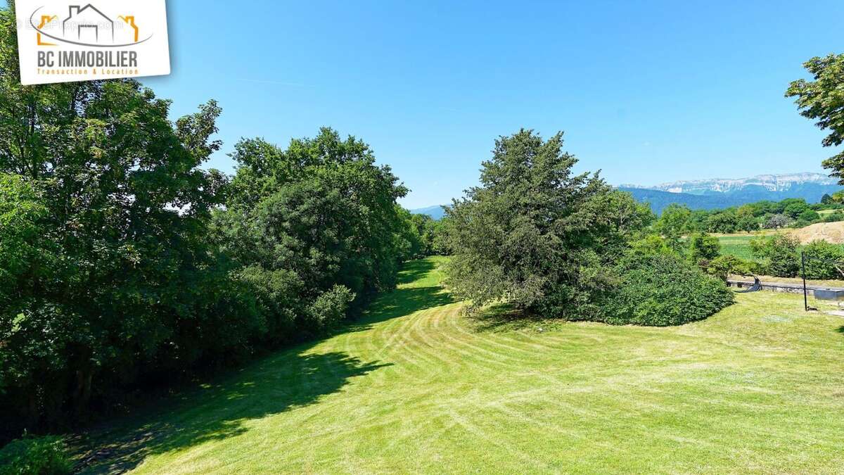 Maison 270 m² à Grilly  - photo 8