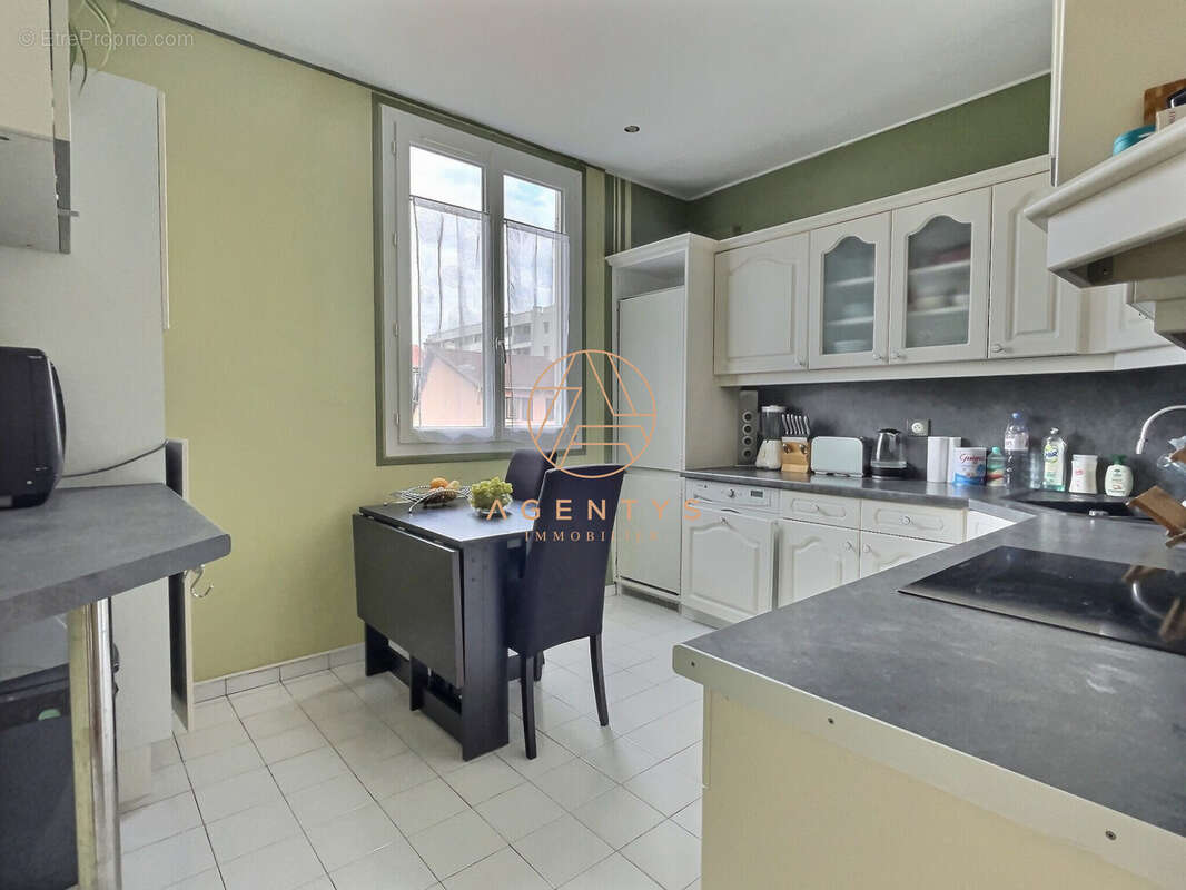 Appartement à SAINT-MAUR-DES-FOSSES