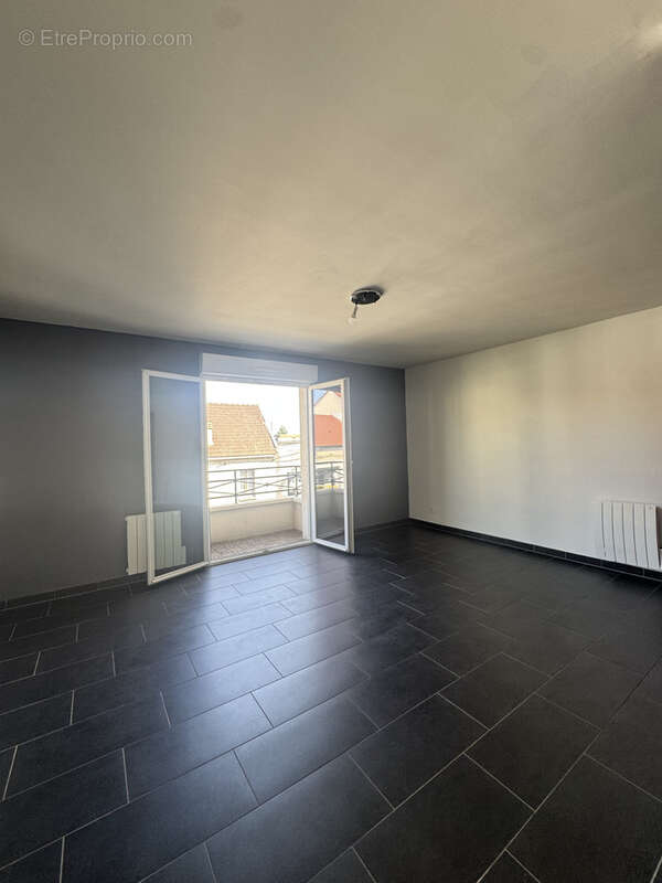 Appartement à VAUJOURS