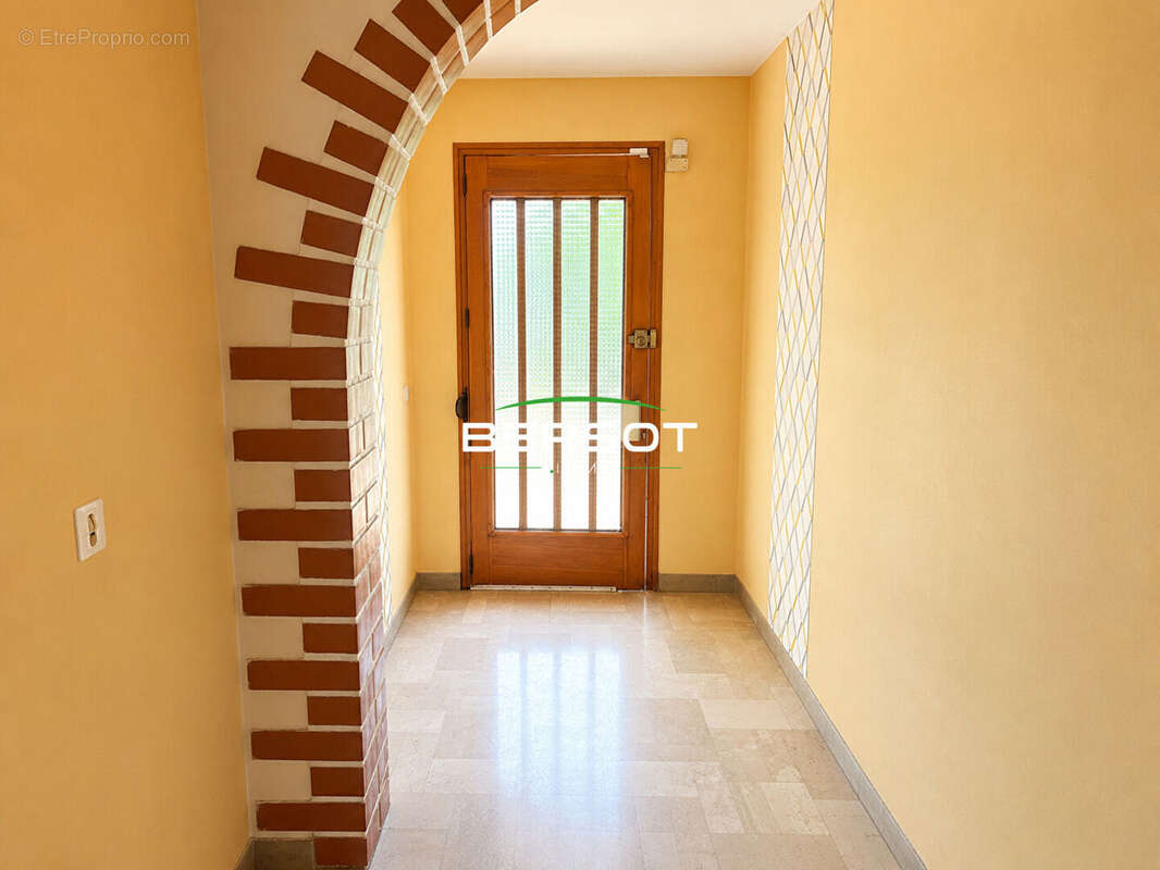 Maison 10 pièces sur grand sous-sol - photo 8