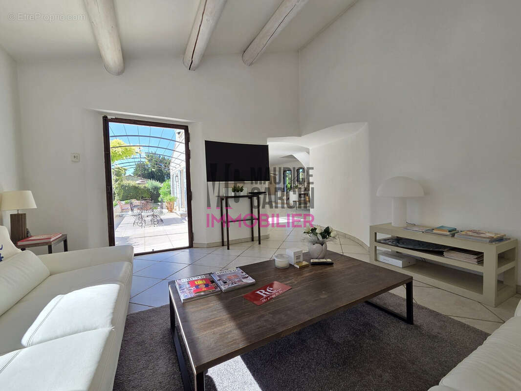 Maison 165 m² à Lagnes  - photo 9