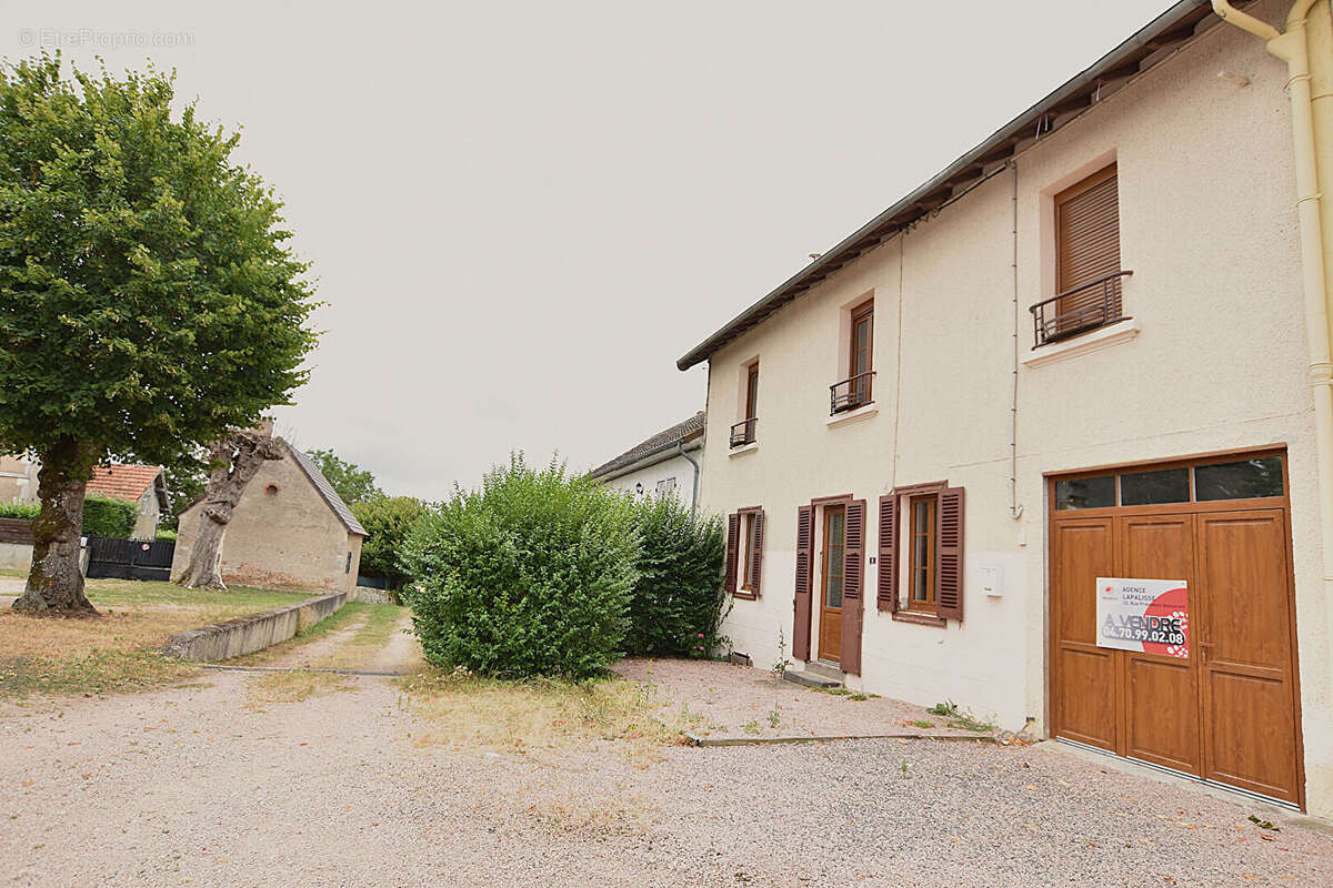 Charmante maison de bourg avec cinq chambres et dépendances sur parcelle de 790 m² : - photo 12
