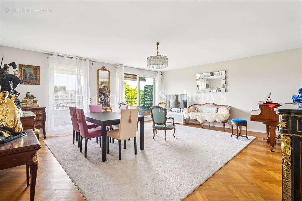 Appartement à NEUILLY-SUR-SEINE