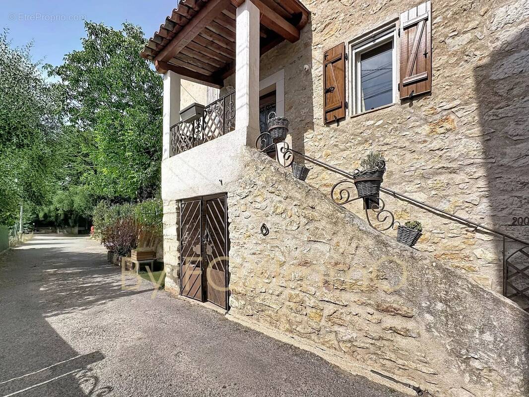 Appartement à ROQUEFORT-LES-PINS