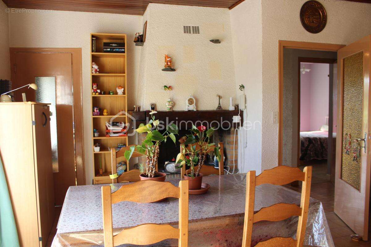 St honore - hameau de tors - maison de 88m²  - 3 chambres - salon - cuisine - sous sol complet avec garages - photo 2
