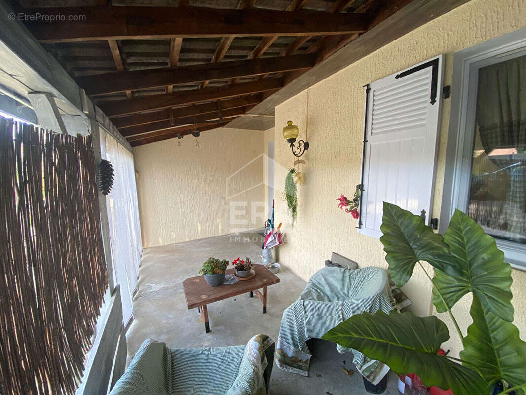 Maison à SAINT-CLAIR-DE-LA-TOUR