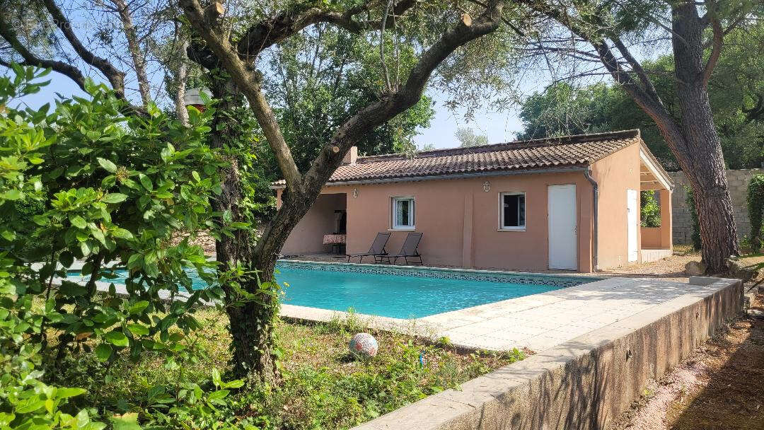 Maison à L'ISLE-SUR-LA-SORGUE