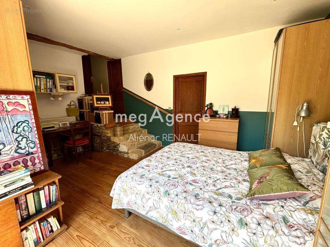 Maison en pierre avec piscine, gîte et dépendances - 203 m2 - photo 10