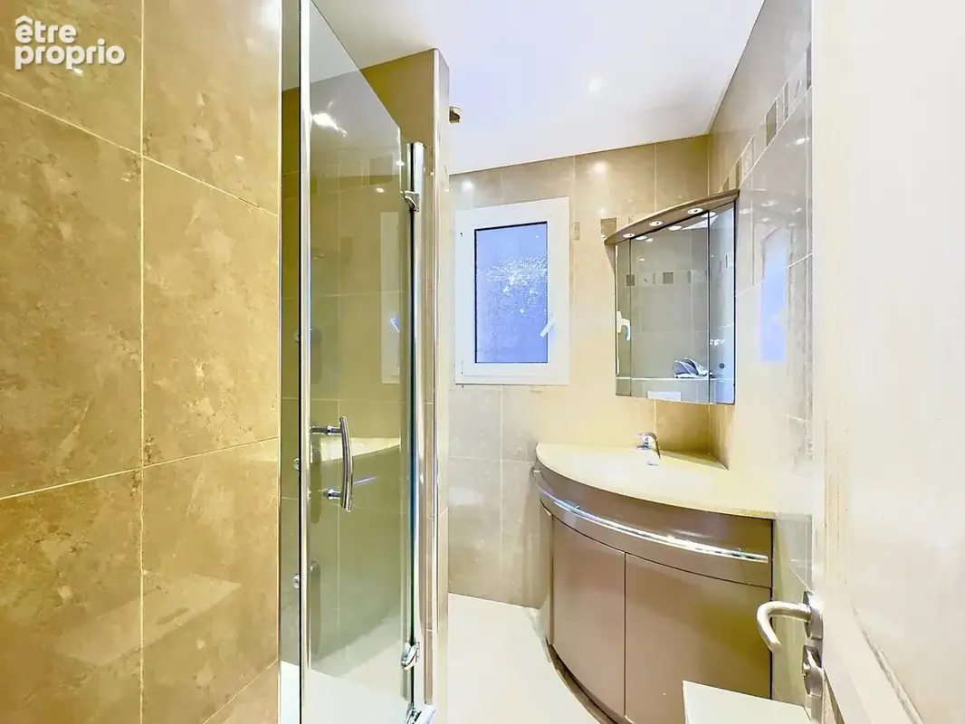 Antibes – Villa récente avec piscine, quartier calme et recherché – 1 450 000 € - photo 12