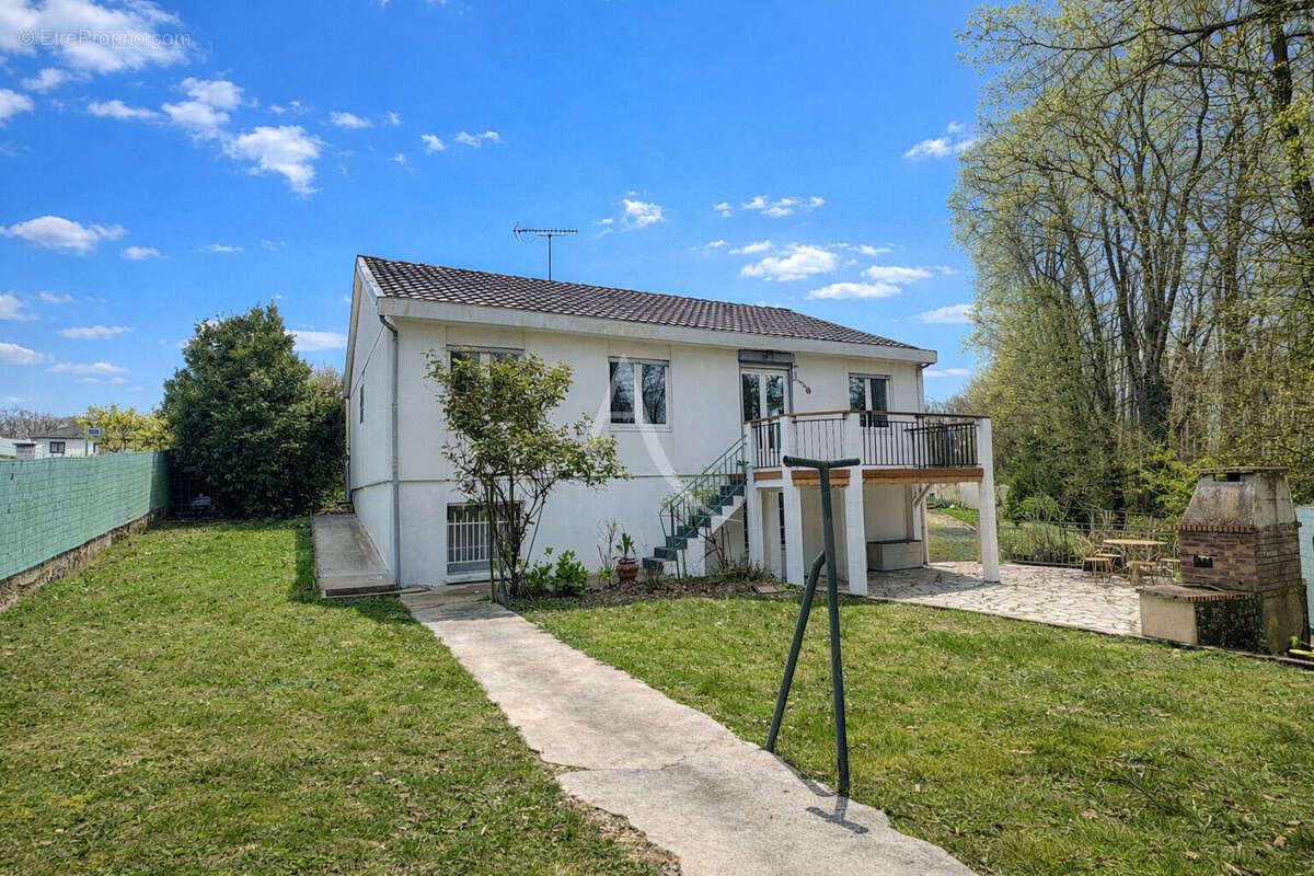 Maison à FONTAINE-LE-COMTE
