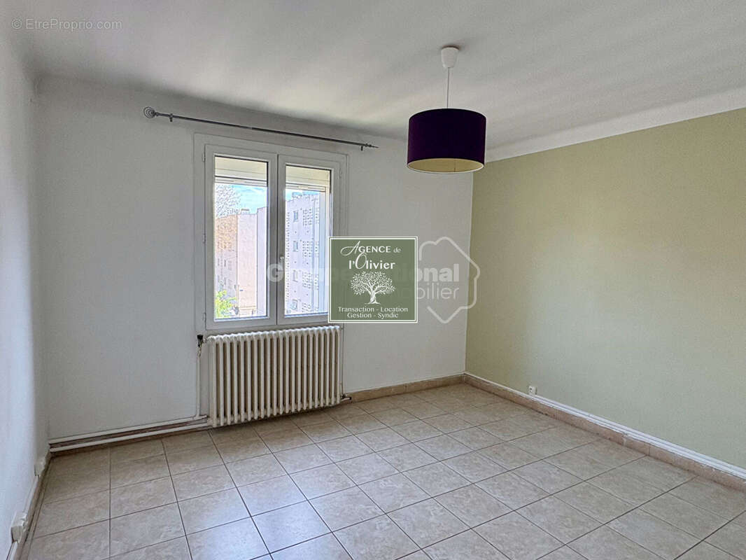 ARLES. Grand appartement Trinquetaille. - photo 5